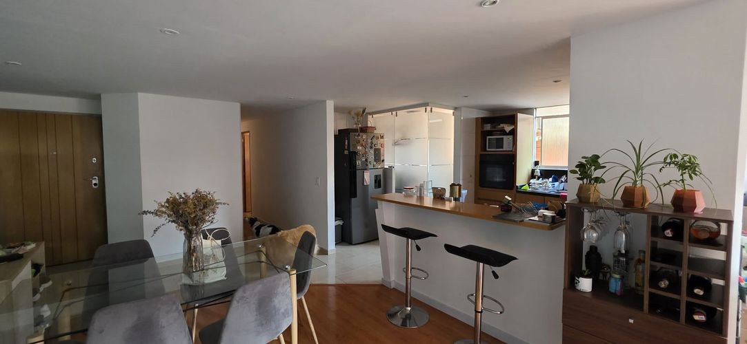 Apartamento de 2 alcobas en venta en Santa Barbara Occidental, Bogotá, 82 m² · foto 2 de 20