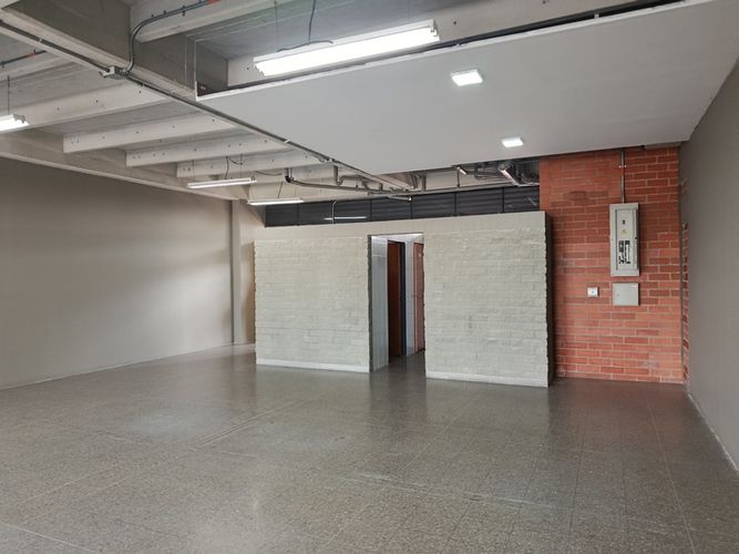Oficina en arriendo en El Poblado, Medellín, 134 m² · foto 6 de 9
