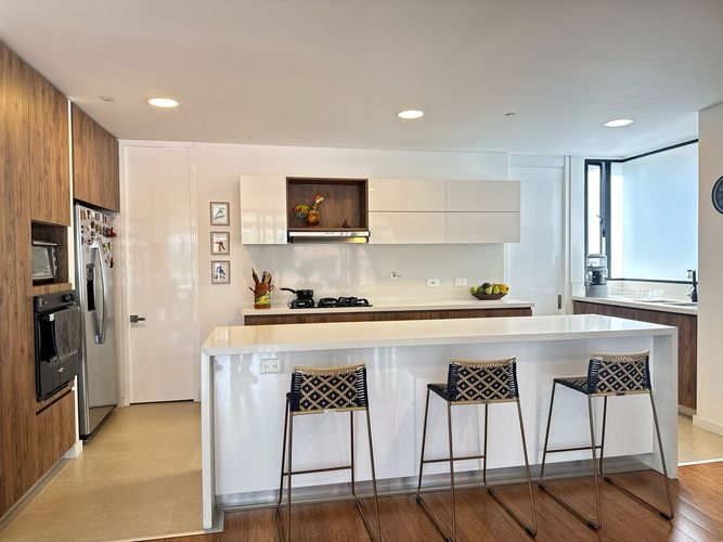 Apartamento de 3 alcobas en venta en El Poblado, Medellín, 234 m² · foto 5 de 19
