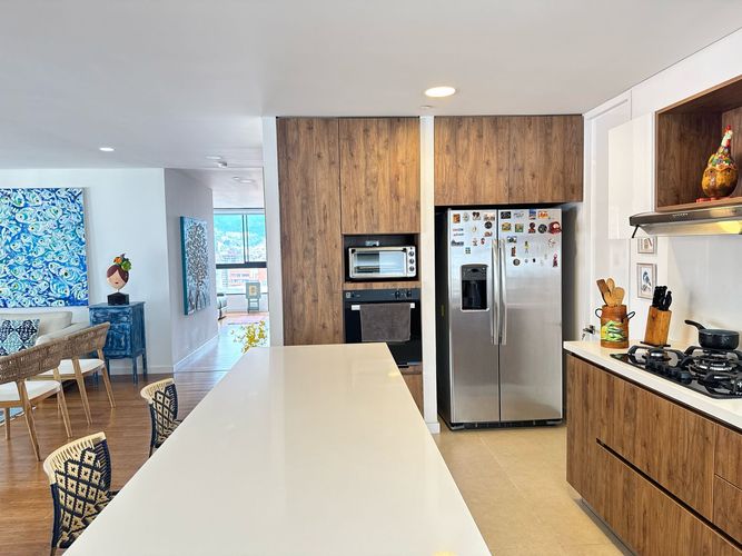 Apartamento de 3 alcobas en venta en El Poblado, Medellín, 234 m² · foto 8 de 19