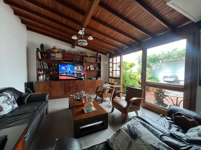 Casa de 4 alcobas en venta en Escobero, Envigado, 220 m² · foto 2 de 17