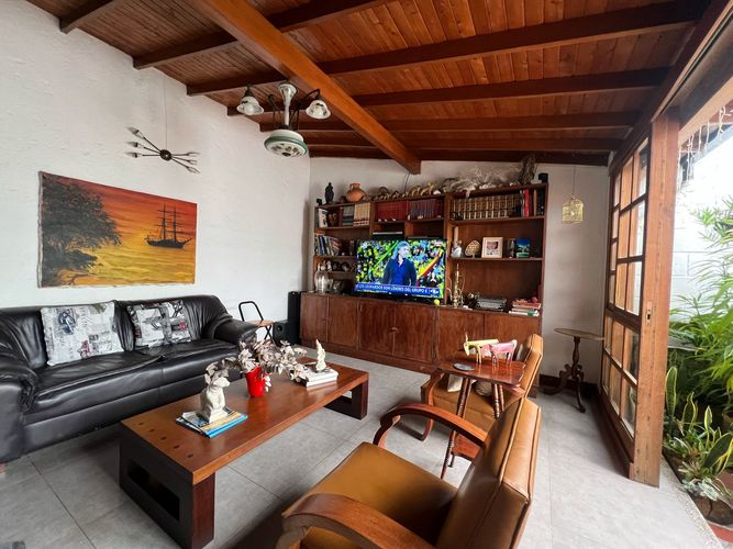 Casa de 4 alcobas en venta en Escobero, Envigado, 220 m² · foto 3 de 17