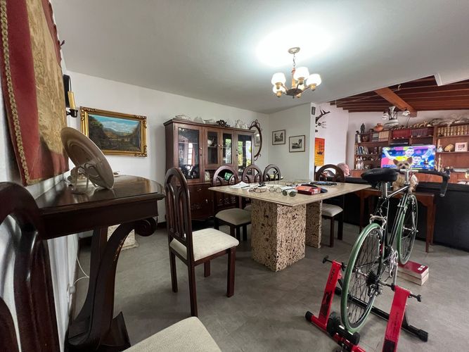 Casa de 4 alcobas en venta en Escobero, Envigado, 220 m² · foto 10 de 17