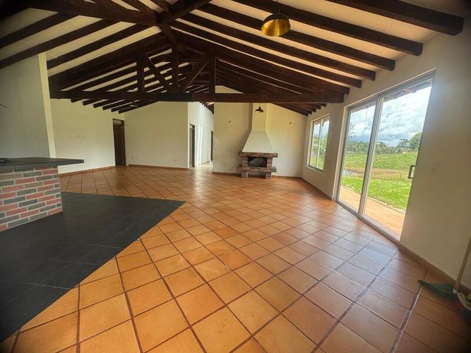 Finca en venta en El Carmen De Viboral, El Carmen de Viboral, 270 m² · foto 2 de 13