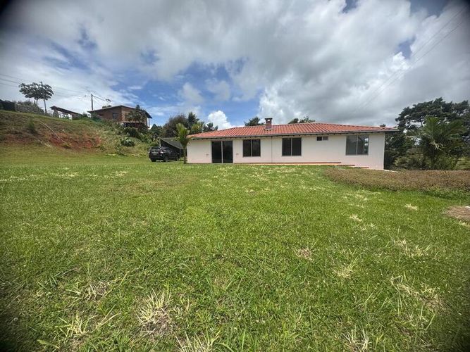 Finca en venta en El Carmen De Viboral, El Carmen de Viboral, 270 m² · foto 12 de 13
