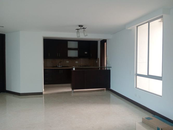 Apartamento de 3 alcobas en arriendo en Laureles, Medellín, 100 m² · foto 2 de 15