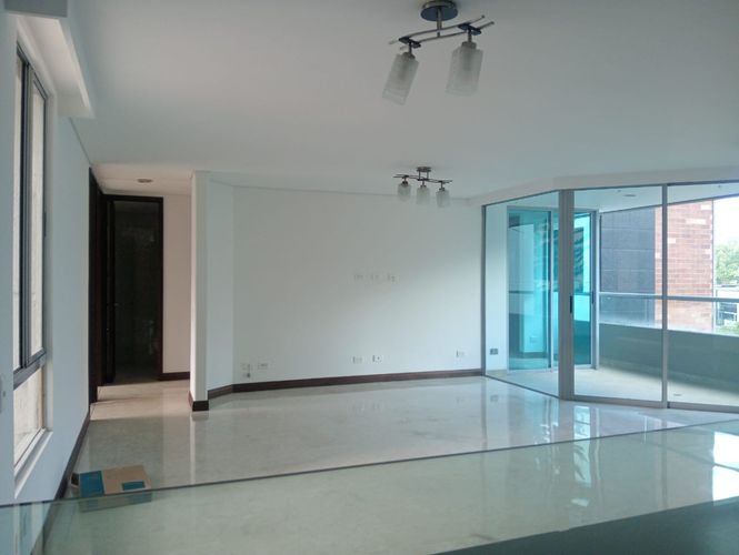 Apartamento de 3 alcobas en arriendo en Laureles, Medellín, 100 m² · foto 3 de 15