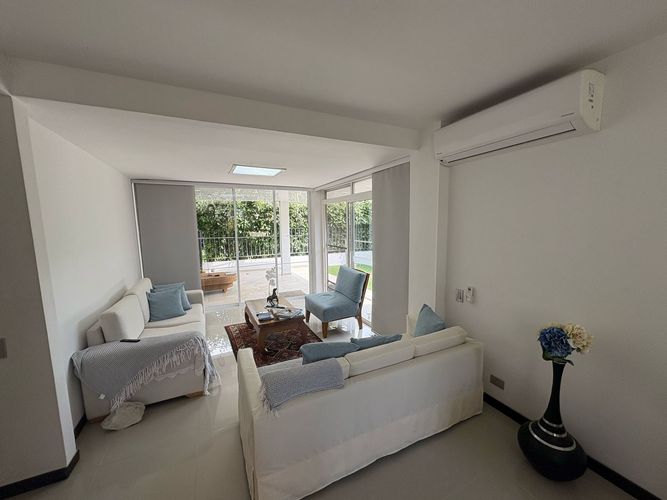 Casa de 3 alcobas en venta en El Castillo, Jamundí, 112 m² · foto 2 de 24