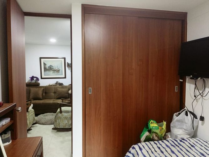 Apartamento de 3 alcobas en venta en Loma De Los Bernal, Medellín, 79 m² · foto 9 de 17