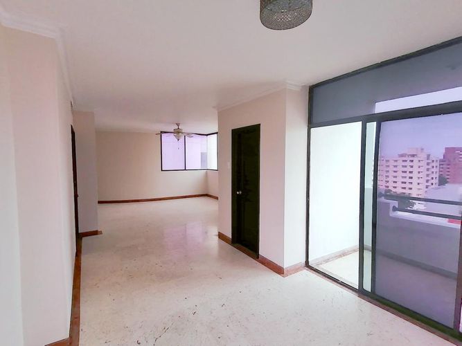 Apartamento de 3 alcobas en venta en Altos Del Prado, Barranquilla, 150 m² · foto 2 de 17