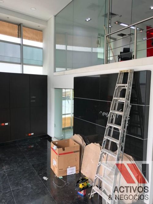 Local en arriendo en La Aguacatala, Medellín, 285 m² · foto 5 de 7