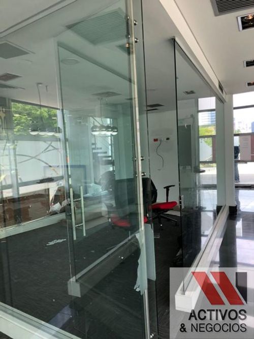 Local en arriendo en La Aguacatala, Medellín, 285 m² · foto 6 de 7