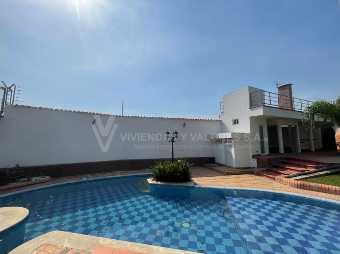 Casa de 3 alcobas en venta en Villa Antigua, Villa del Rosario, 848 m² · foto 2 de 16
