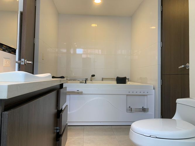 Apartamento de 2 alcobas en arriendo en Los Naranjos, Medellín, 105 m² · foto 2 de 8