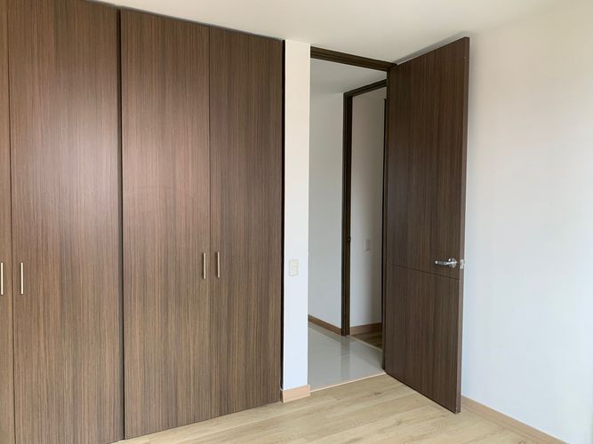 Apartamento de 2 alcobas en arriendo en Los Naranjos, Medellín, 105 m² · foto 5 de 8