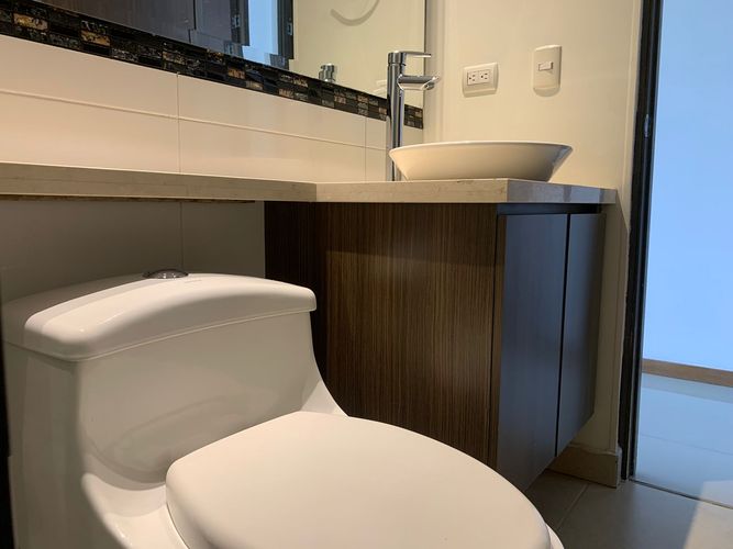 Apartamento de 2 alcobas en arriendo en Los Naranjos, Medellín, 105 m² · foto 7 de 8
