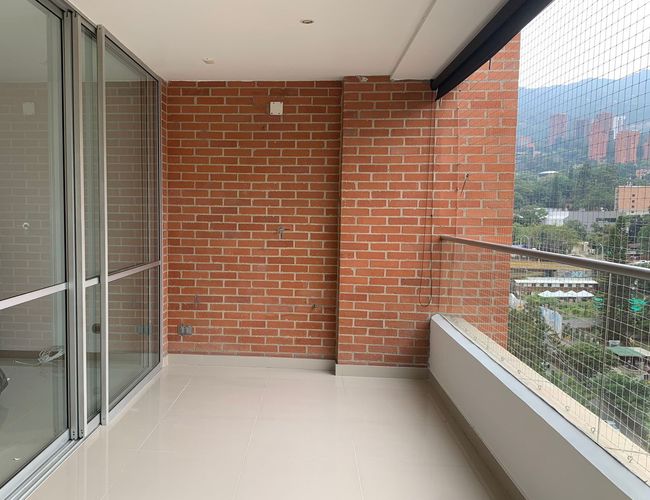 Apartamento de 2 alcobas en arriendo en Los Naranjos, Medellín, 105 m² · foto 8 de 8