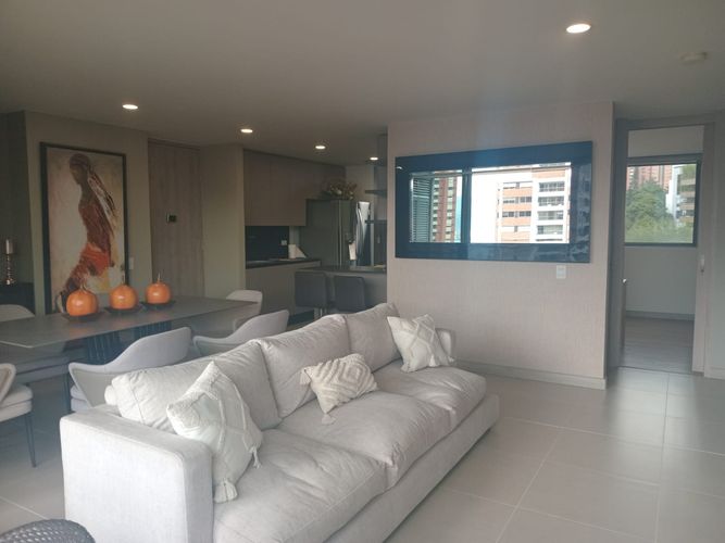 Apartamento de 2 alcobas en arriendo en El Poblado, Medellín, 108 m² · foto 2 de 20