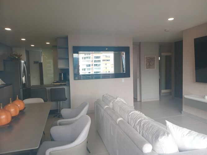 Apartamento de 2 alcobas en arriendo en El Poblado, Medellín, 108 m² · foto 3 de 20