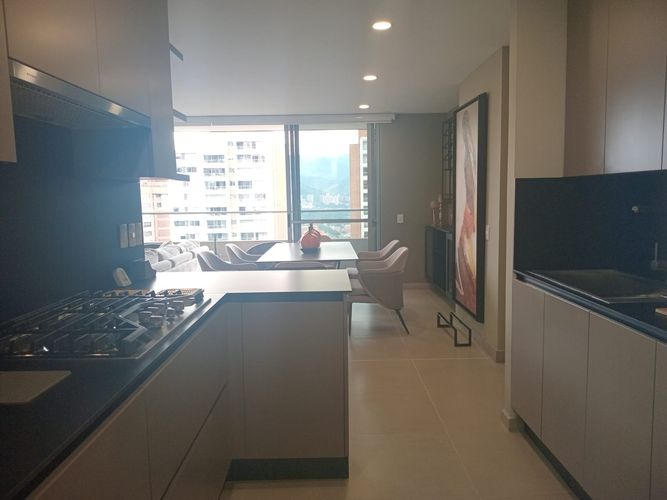 Apartamento de 2 alcobas en arriendo en El Poblado, Medellín, 108 m² · foto 6 de 20