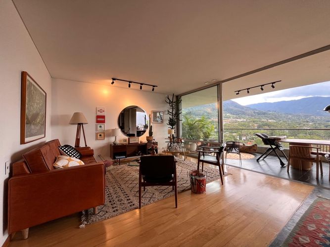 Apartamento de 3 alcobas en arriendo en El Poblado, Medellín, 204 m² · foto 2 de 19