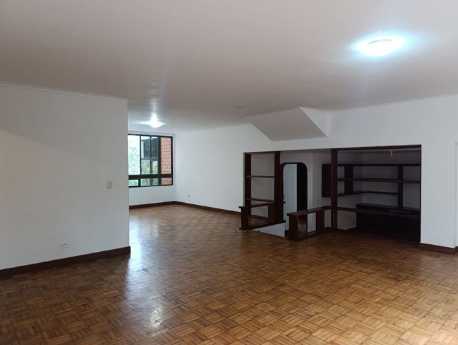 Apartamento de 3 alcobas en arriendo en El Poblado, Medellín, 171 m² · foto 2 de 19