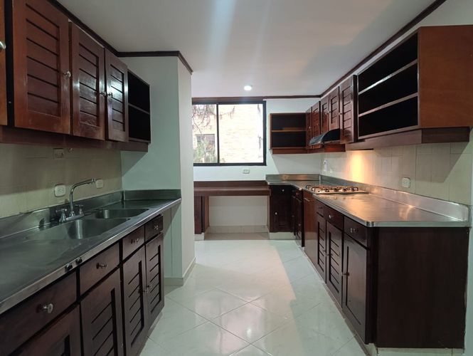 Apartamento de 3 alcobas en arriendo en El Poblado, Medellín, 171 m² · foto 6 de 19