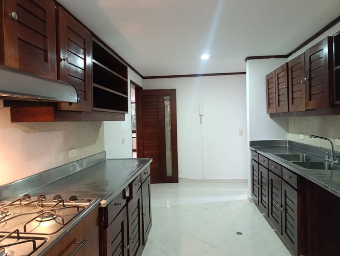 Apartamento de 3 alcobas en arriendo en El Poblado, Medellín, 171 m² · foto 7 de 19