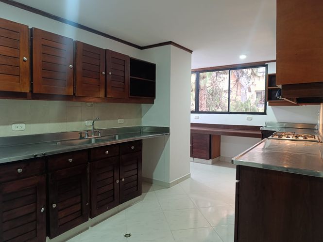 Apartamento de 3 alcobas en arriendo en El Poblado, Medellín, 171 m² · foto 8 de 19