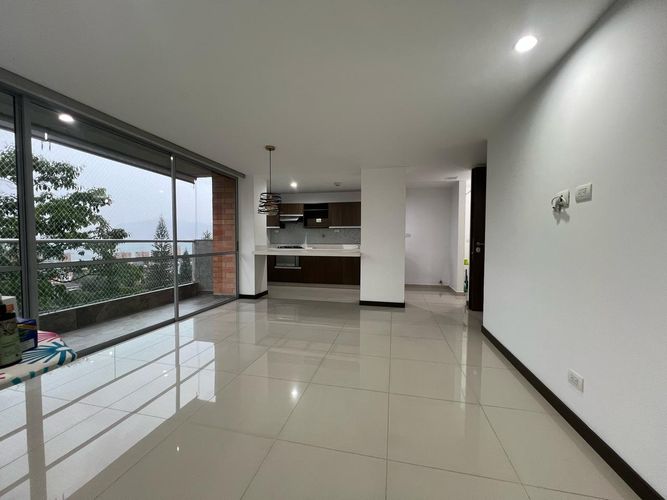 Apartamento de 3 alcobas en arriendo en Cumbres, Envigado, 90 m² · foto 2 de 15