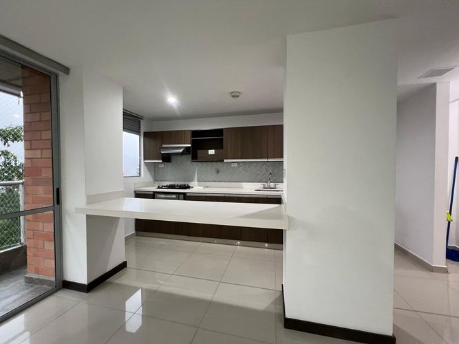 Apartamento de 3 alcobas en arriendo en Cumbres, Envigado, 90 m² · foto 5 de 15