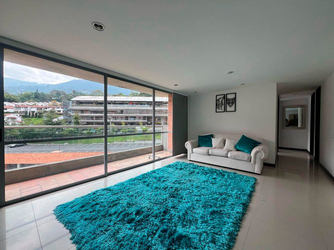 Apartamento de 3 alcobas en arriendo en Cumbres, Envigado, 87 m² · foto 2 de 18