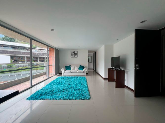 Apartamento de 3 alcobas en arriendo en Cumbres, Envigado, 87 m² · foto 3 de 18