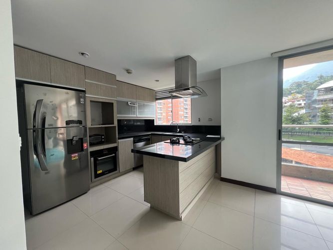 Apartamento de 3 alcobas en arriendo en Cumbres, Envigado, 87 m² · foto 10 de 18