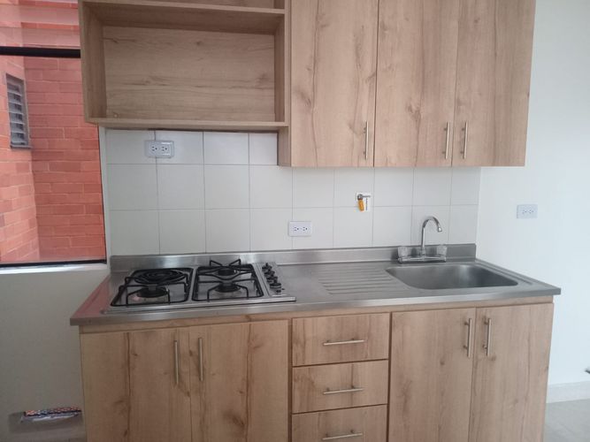 Apartamento de 2 alcobas en arriendo en El Poblado, Medellín, 65 m² · foto 4 de 13