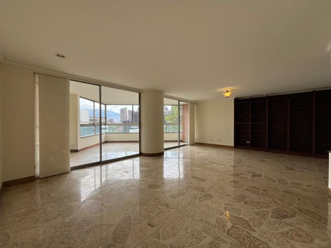 Apartamento de 4 alcobas en venta en El Poblado, Medellín, 204 m² · foto 3 de 19