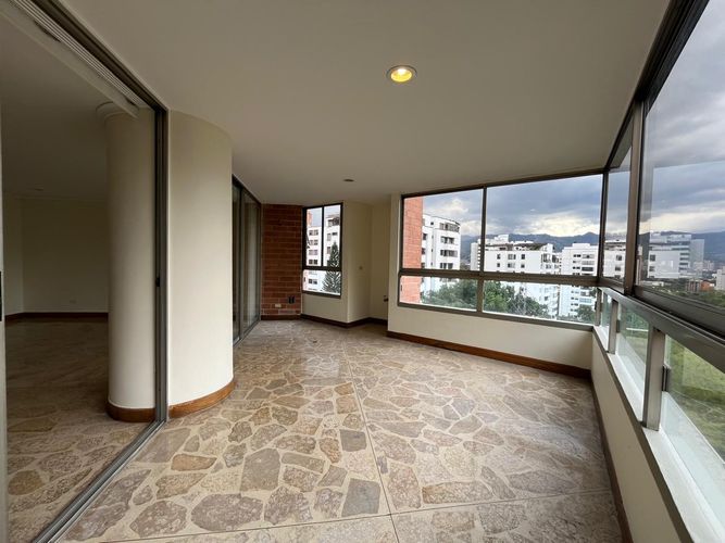 Apartamento de 4 alcobas en venta en El Poblado, Medellín, 204 m² · foto 4 de 19