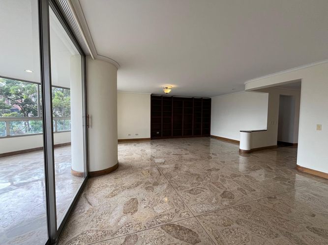 Apartamento de 4 alcobas en venta en El Poblado, Medellín, 204 m² · foto 5 de 19