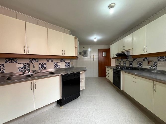 Apartamento de 4 alcobas en venta en El Poblado, Medellín, 204 m² · foto 8 de 19