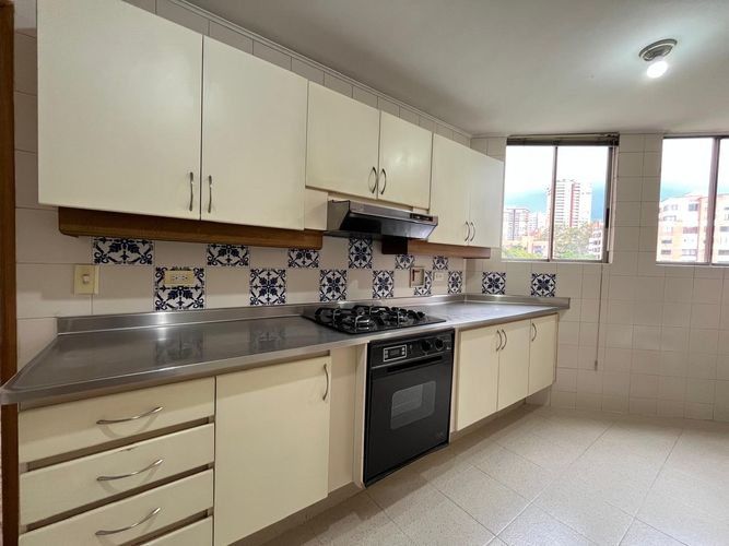 Apartamento de 4 alcobas en venta en El Poblado, Medellín, 204 m² · foto 9 de 19