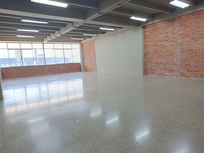 Oficina en arriendo en Shellmar, Medellín, 131 m² · foto 2 de 7