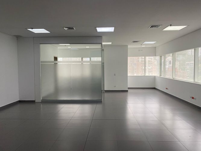 Oficina en arriendo en El Poblado, Medellín, 100 m² · foto 2 de 10