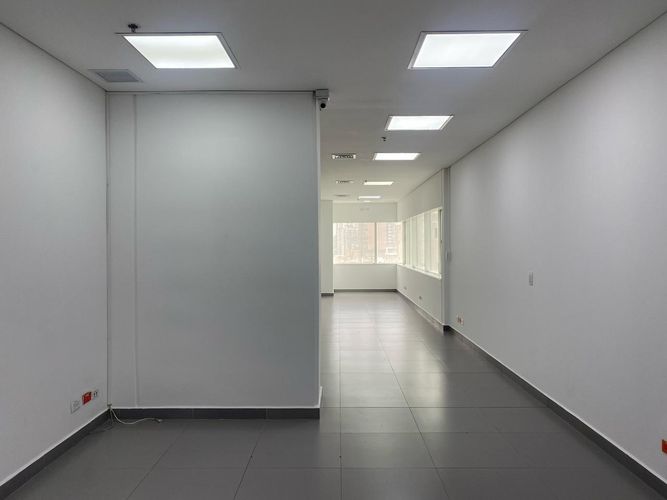 Oficina en arriendo en El Poblado, Medellín, 100 m² · foto 4 de 10