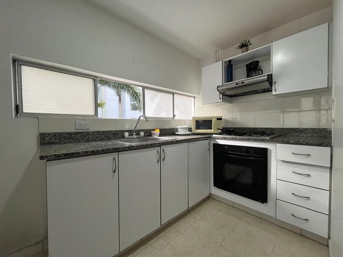 Apartamento de 2 alcobas en arriendo en El Poblado, Medellín, 75 m² · foto 4 de 16