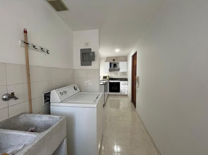 Apartamento de 2 alcobas en arriendo en El Poblado, Medellín, 75 m² · foto 11 de 16