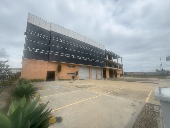 Bodega en venta en Parque Industrial Santo Domingo, Madrid, 3085 m² · foto 2 de 7