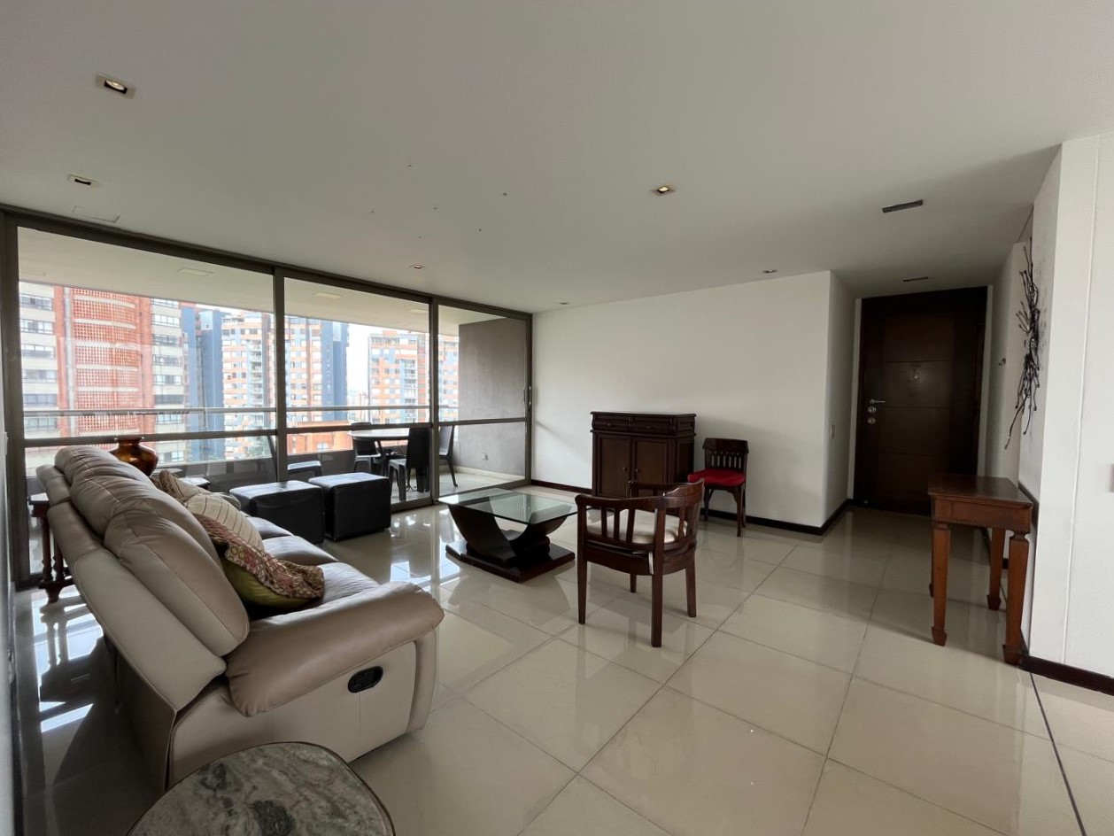 Apartamento en arriendo en El Poblado, Medellín · foto 2 de 19