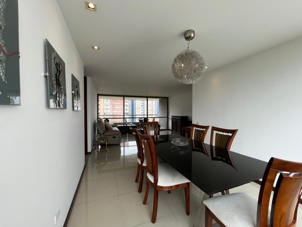 Apartamento en arriendo en El Poblado, Medellín · foto 4 de 19