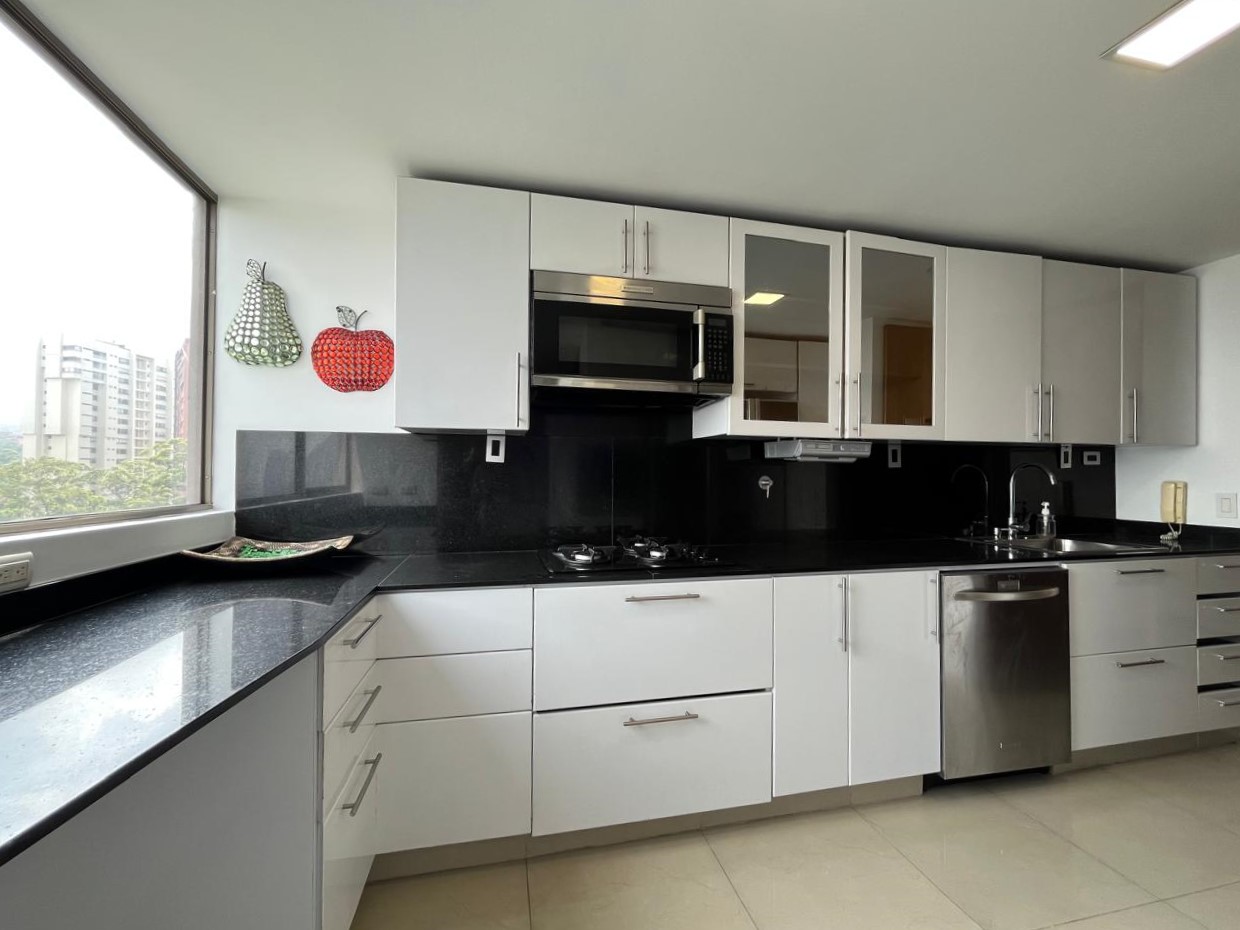 Apartamento en arriendo en El Poblado, Medellín · foto 6 de 19