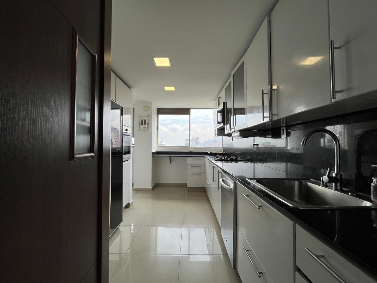 Apartamento en arriendo en El Poblado, Medellín · foto 7 de 19